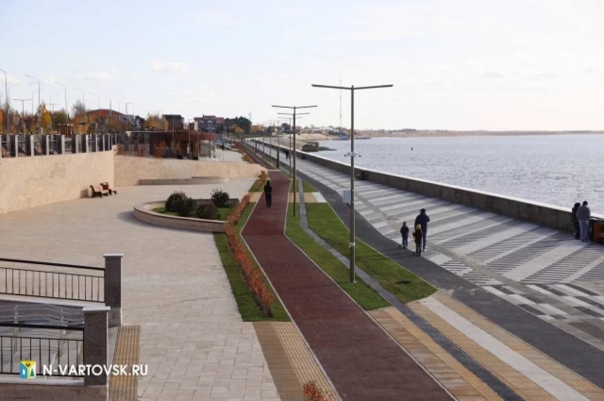    В Нижневартовске просел селфи-мост на новой набережной Оби