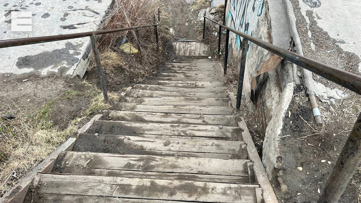     В Красноярске отремонтируют около 130 городских лестниц