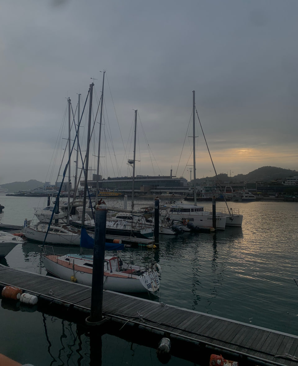 Не пишу здесь о беженцах или этнических корейцах, их переезд в Корею бывает вполне логичен, затрону лишь наших российских граждан.