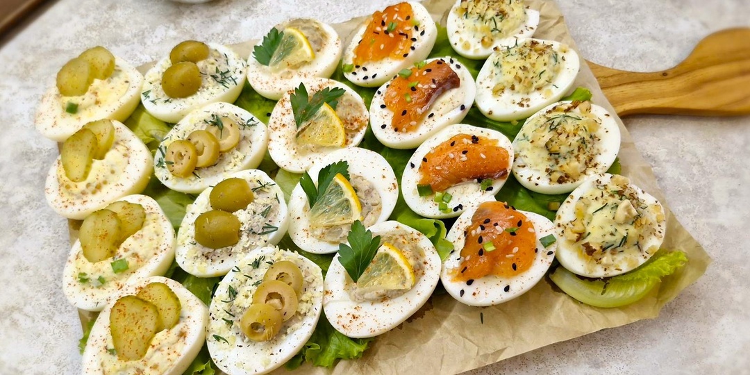 Яичная закуска или что делать с яйцами после Пасхи? Фаршированные яйца ТОП 5 начинок