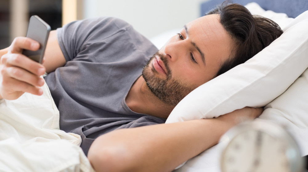    Как телефон влияет на сон