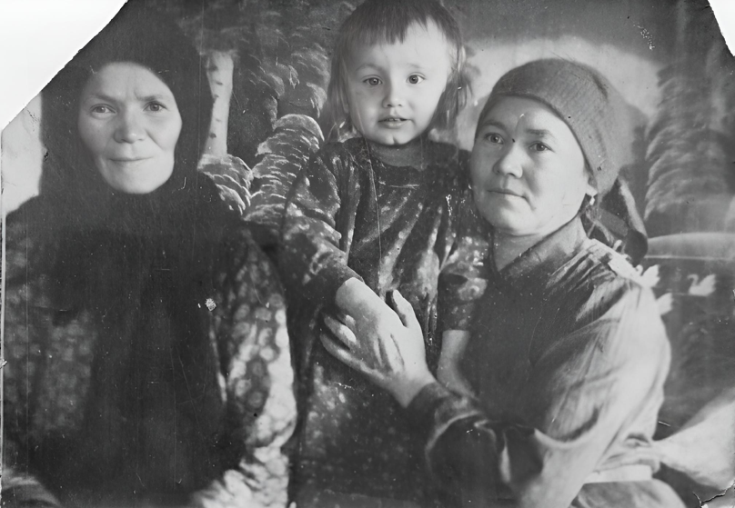 С прабабушкой и бабушкой