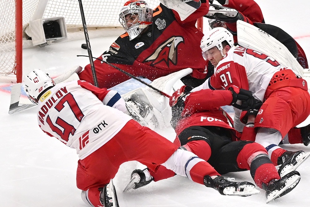 Фото с яндекс.картинки (в атаке А.Радулов)