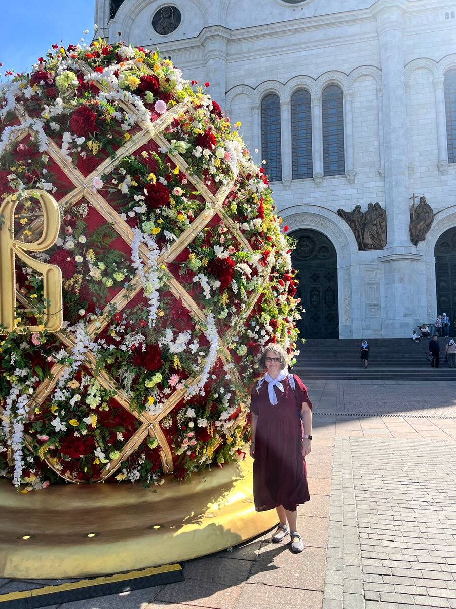 У храма Христа Спасителя