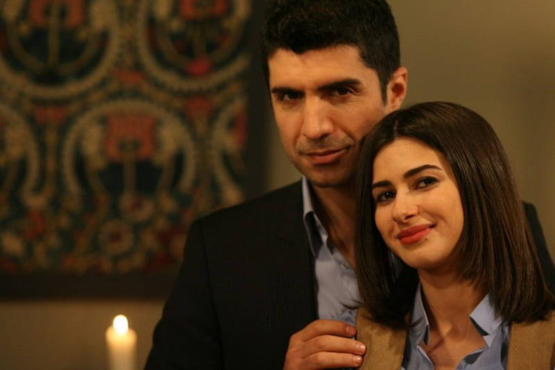 кадр из сериала "Опасная любовь"