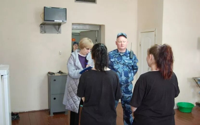    Детский омбудсмен Удмуртии встретилась с обвиняемыми по делу о сексуальном насилии над подростком