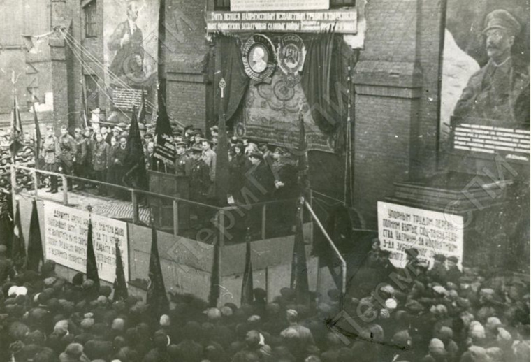 Митинг на заводе №19 имени Сталина. ПермГАСПИ