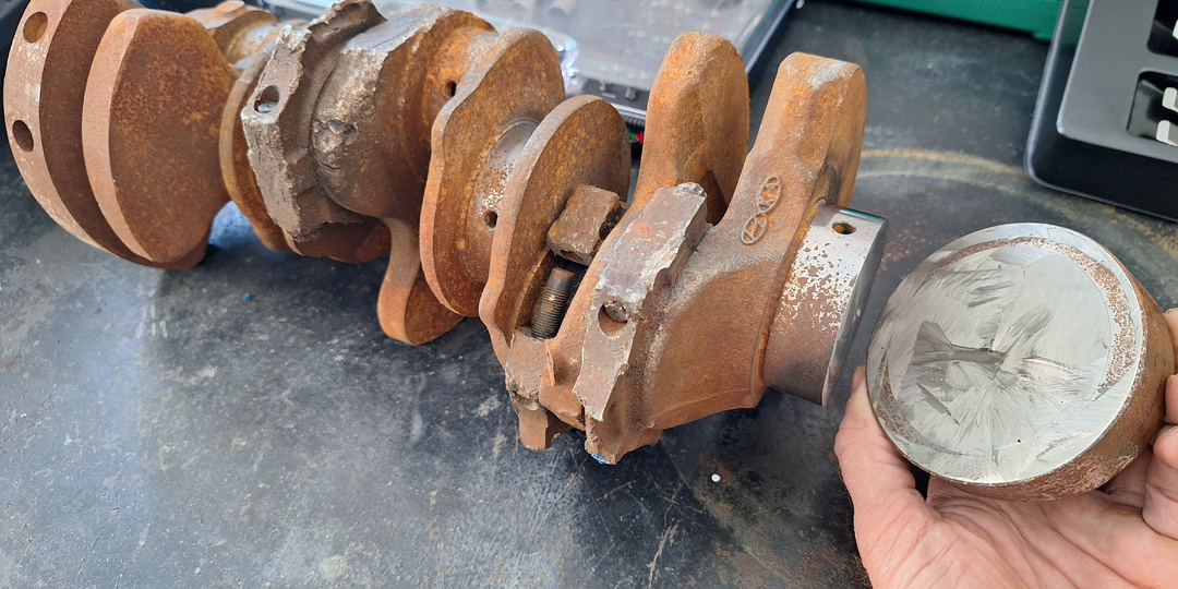 Распилил корейский коленвал, затем измерил его твёрдость по Роквеллу. Сравнил с немецким и китайским - показываю итоги