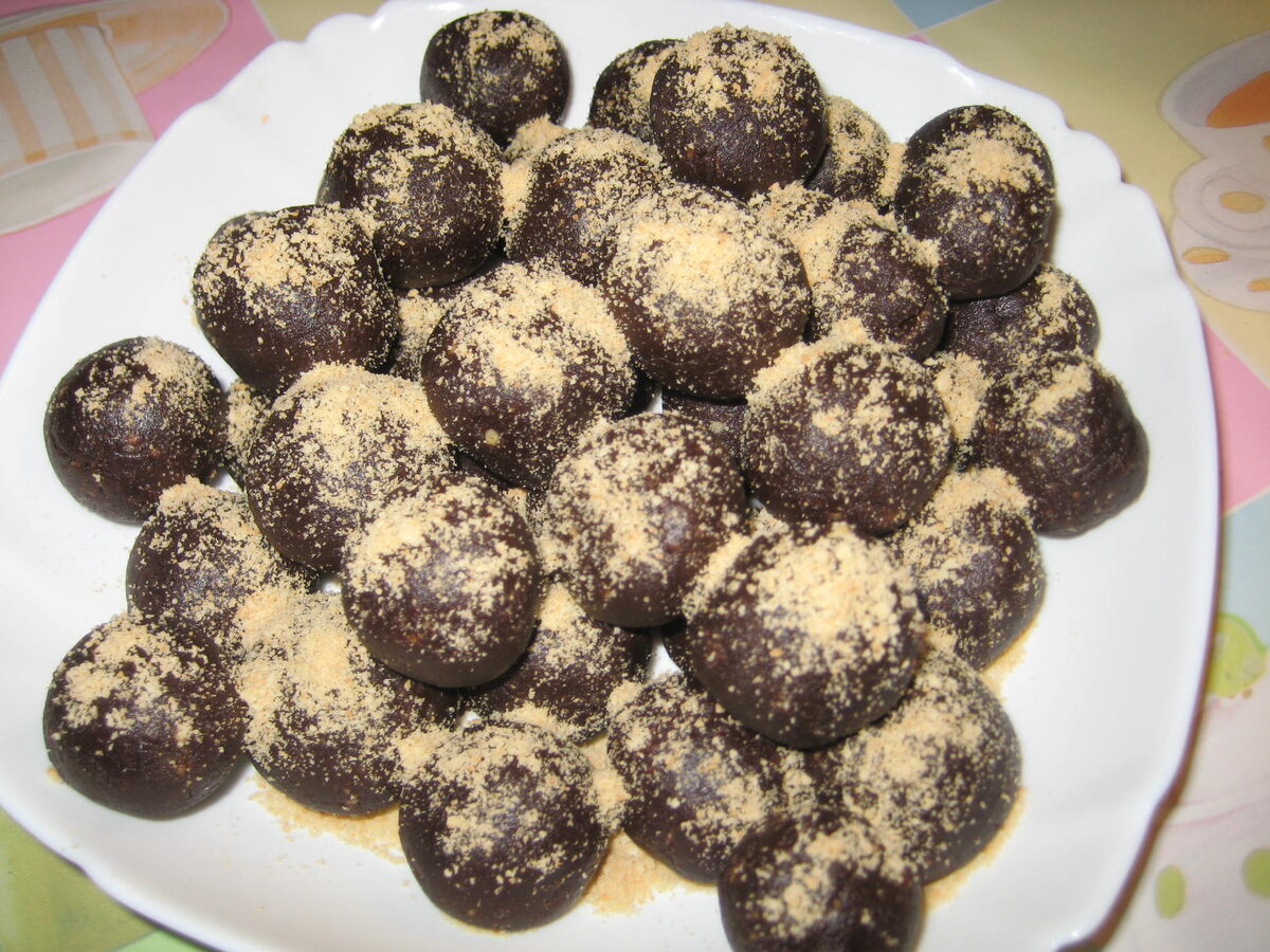 "Шоколадные" щарики - домашний аналог щербета, пирожного "Картошка" и кондитерской колбаски...