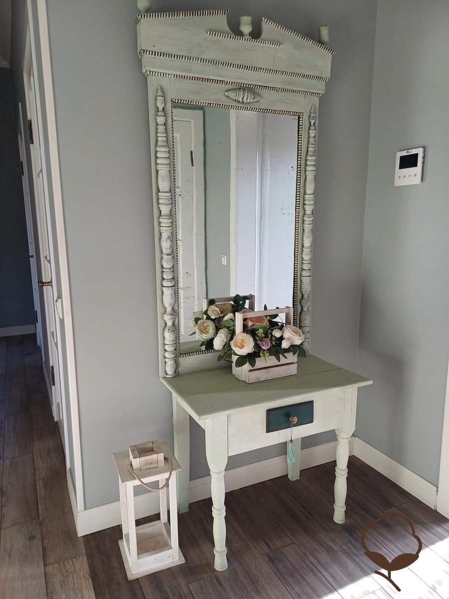 Теперь оно живёт в моей прихожей (фото автора)