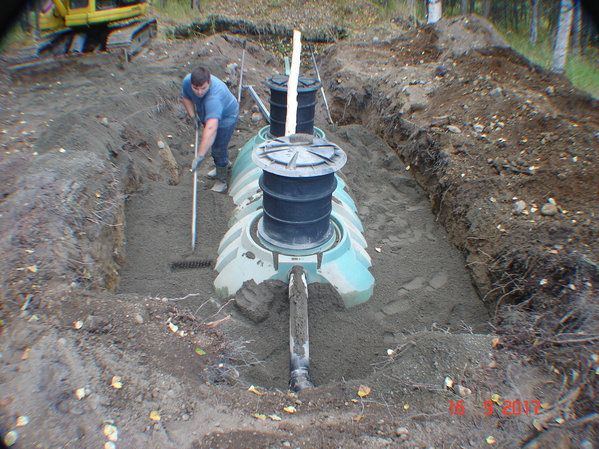 Один из трёх септиков Виктора на его участке (Аляска 2017г)