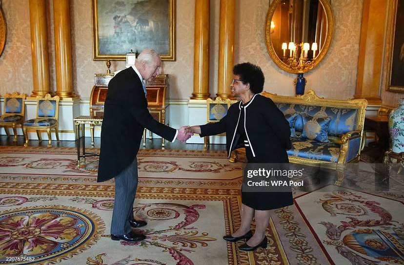 Король предупрежден об опасности покушения.