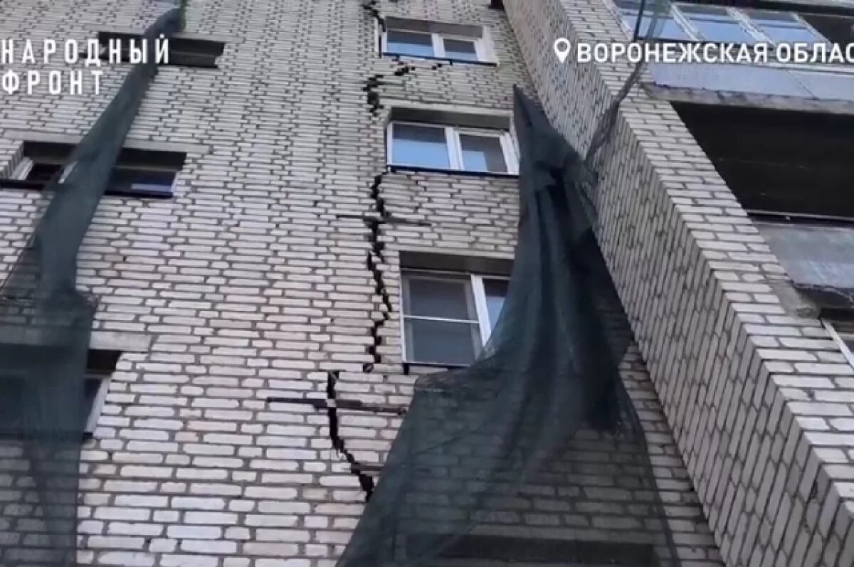    Жилой пятиэтажный дом треснул в воронежском Борисоглебске