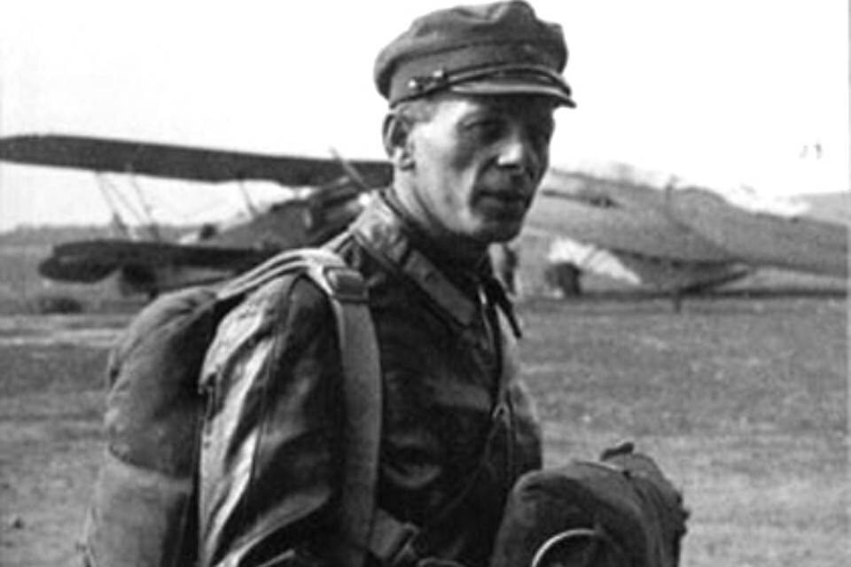 Павел Игнатьевич Гроховский (18.03.1899 - 23.05.1943) конструктор различных приспособлений и техники для ВДВ. Фотография в свободном доступе.