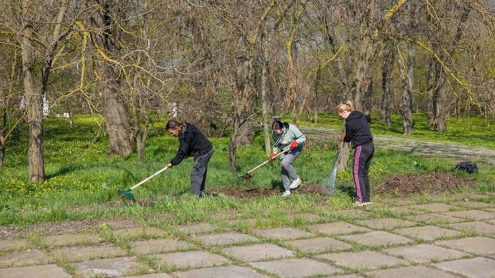 Под Таганрогом специалисты МКУ «Центр хозяйственного обслуживания учреждений культуры» привели в порядок мемориал Петрушинская балка.📷Фото: Telegram-канал Светланы Камбуловой