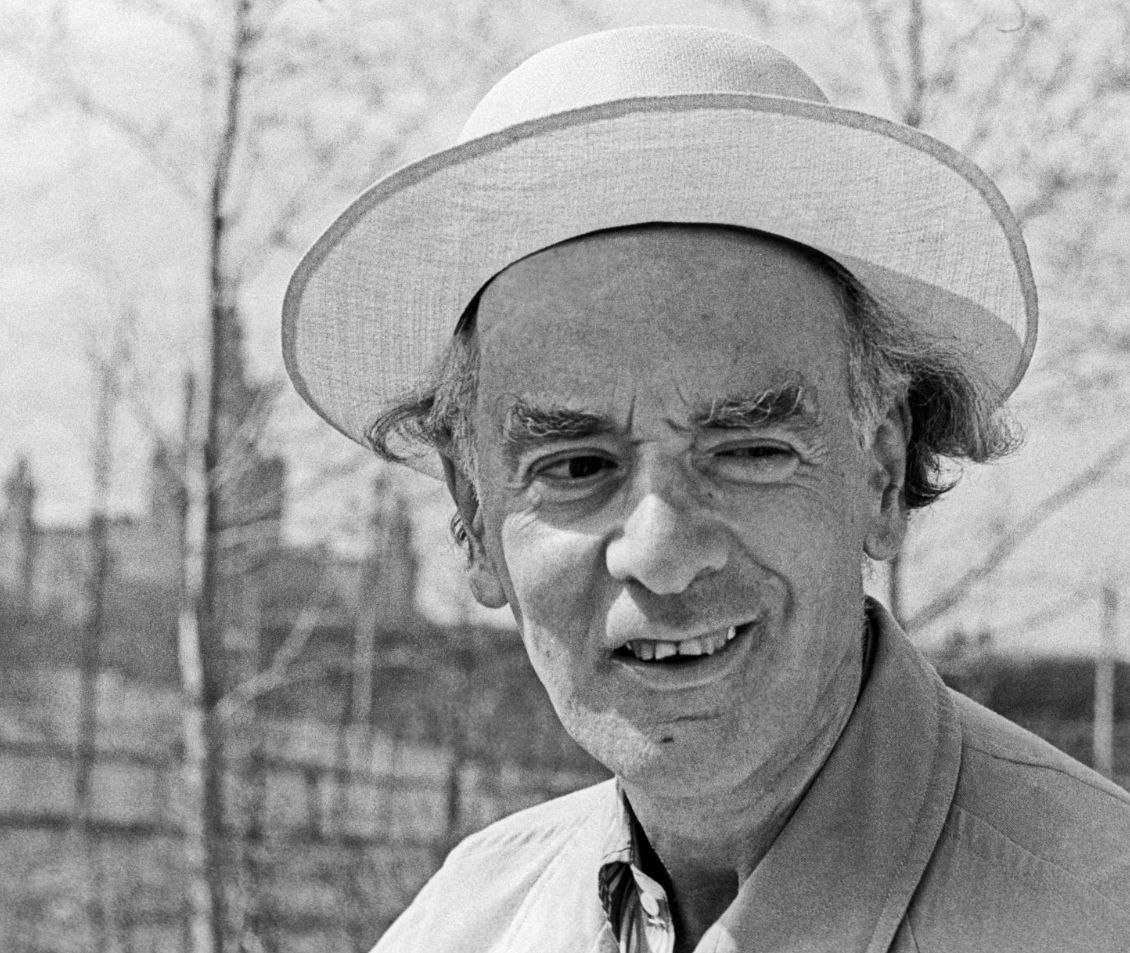 Лев Ландау во время прогулки в Москве, 9 мая 1963