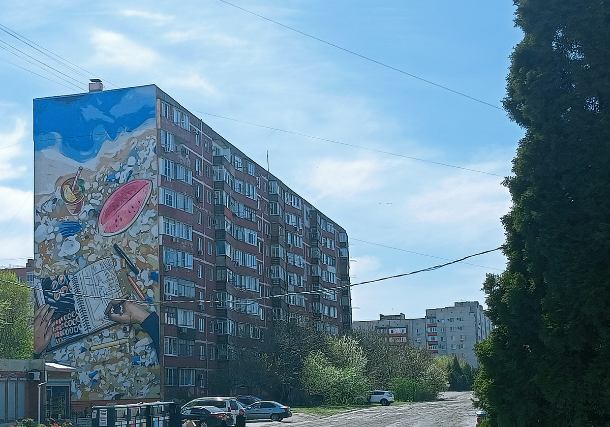 Монументальная живопись на стене дома по ул. им. Сергея Шило, город Таганрог. Фото из личного архива.