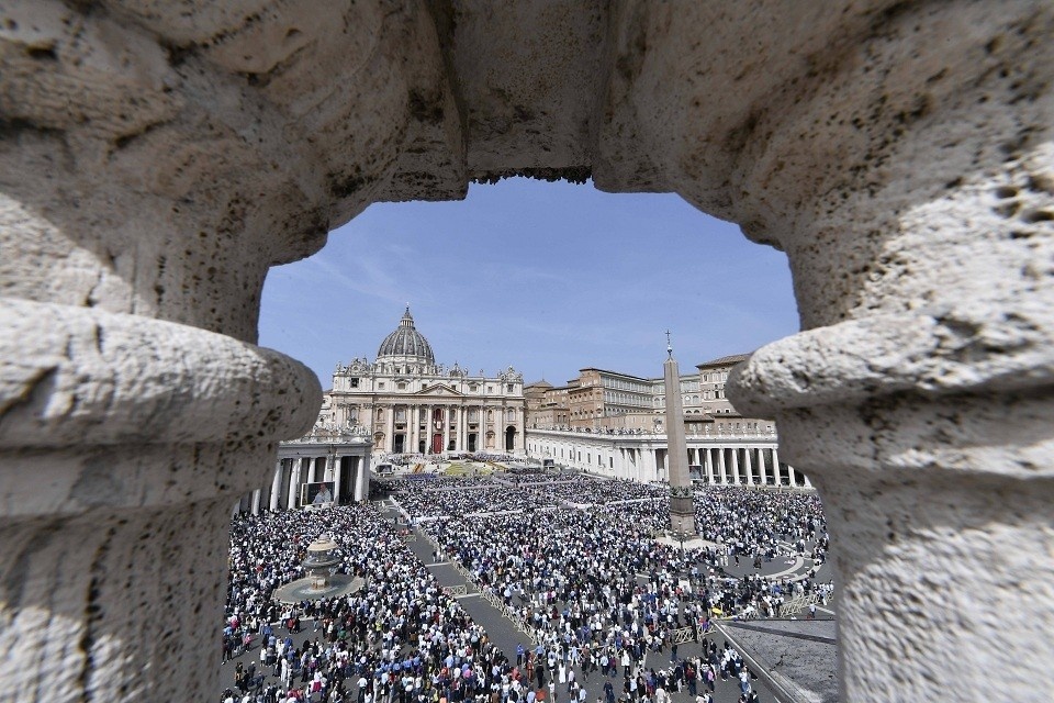    Чёрный или белый дым: как выберут нового Папу Римского GLOBAL LOOK PRESS