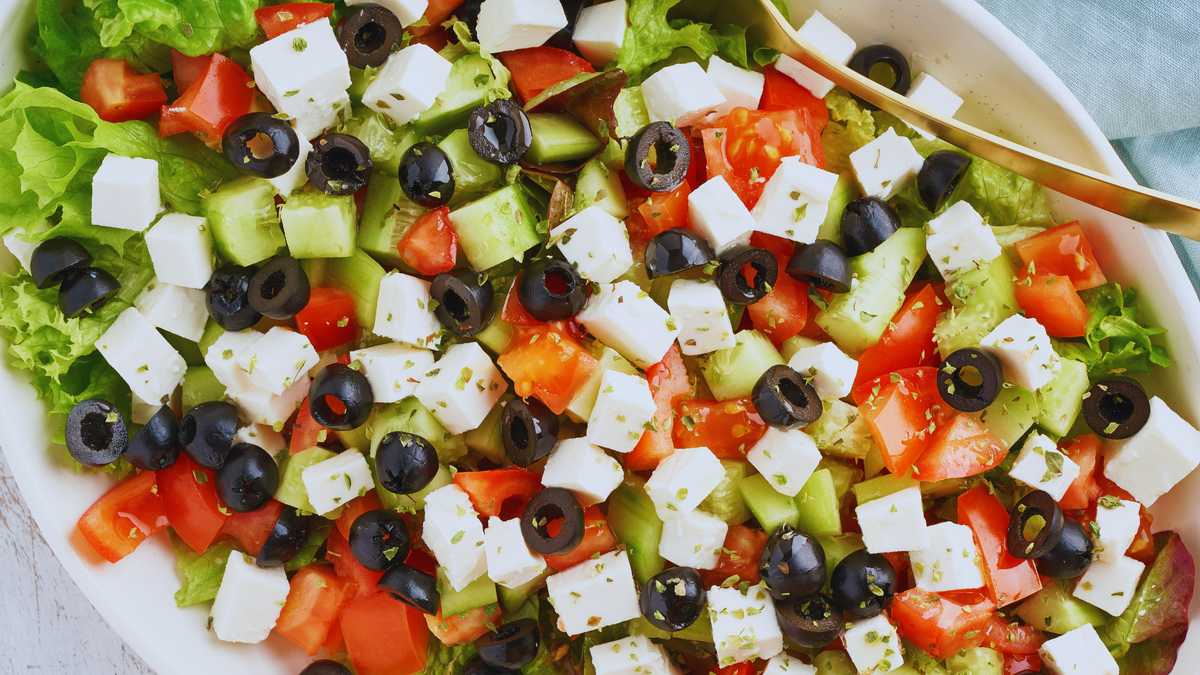 Рецепты. Вкусные рецепты. Греческая кухня. Рецепт салата Хориатики. Лучшие салаты мира.