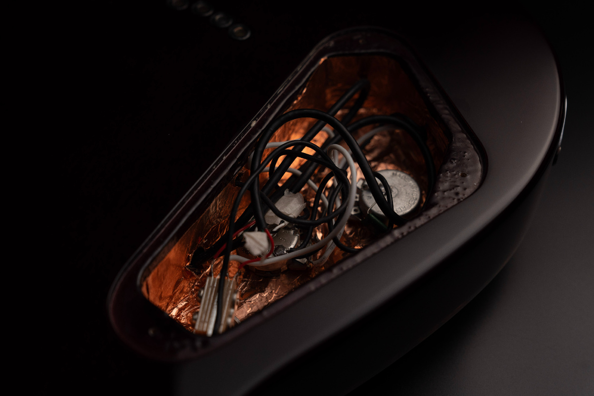 Экранирование для электрогитары Aion E-30 RED