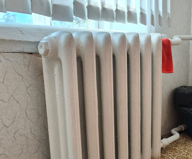 В Твери тепло в батареях убавили. Но не отключили
