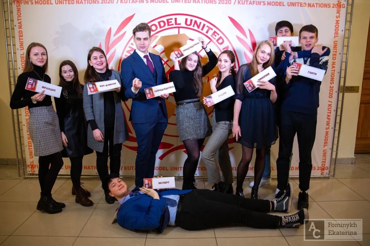 Это я в моделях ООН в Универе участвовала, ещё не зная, что навык публичных выступлений мне сильно поможет в будущем.