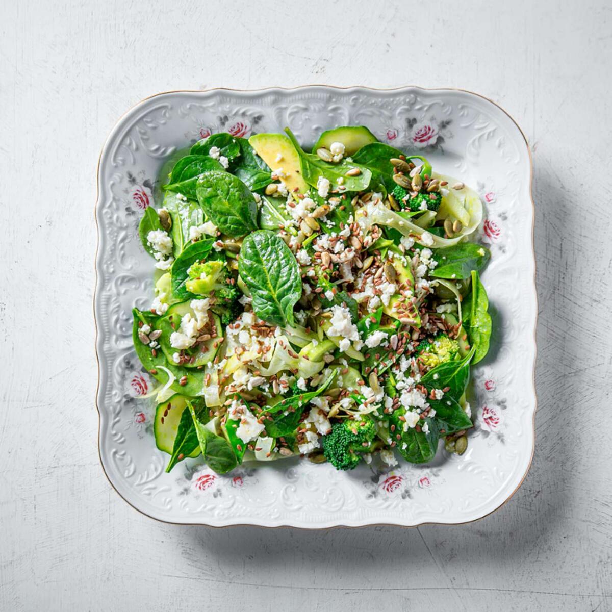 Зеленый салатик от Яндекса.