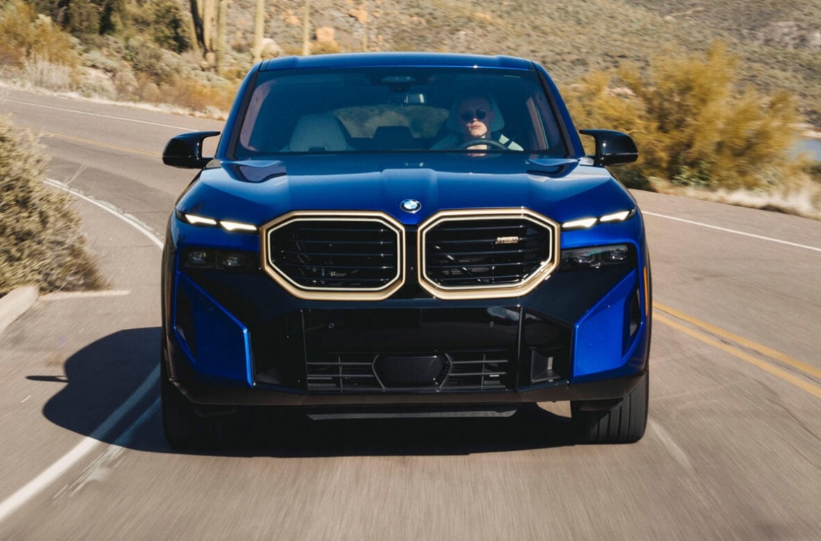 Передняя часть BMW XM