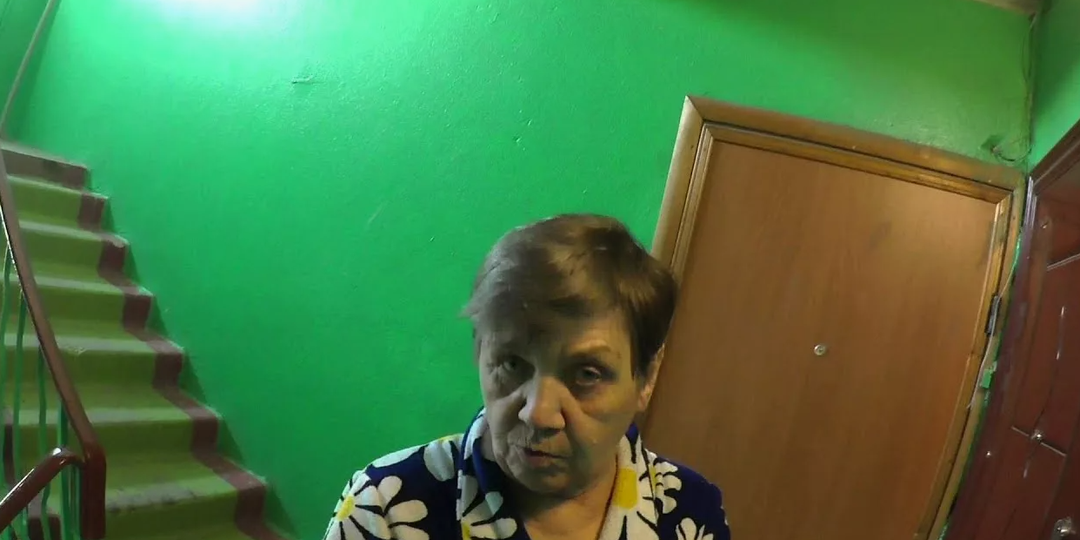 Наглая бабка возомнила себя "Управдомом" и требовала ключи от квартиры