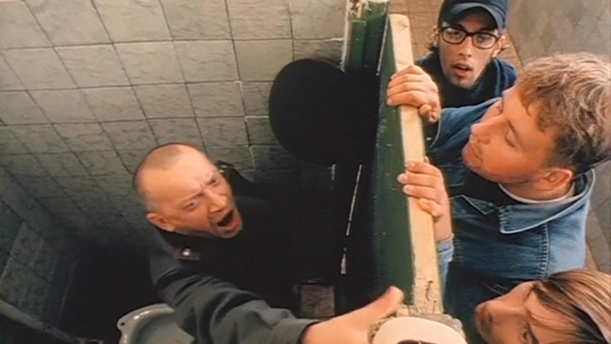 «Смирна-а! Командир выходит! Сарынь на кичку!»