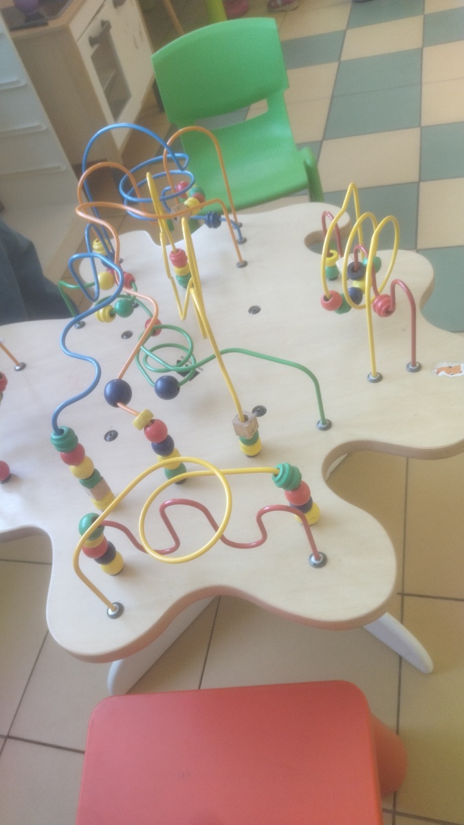 У нас дома есть такой небольшой лабиринт. Рекомендую. И рада, что в поликлиниках сейчас сделали целую зону для детей