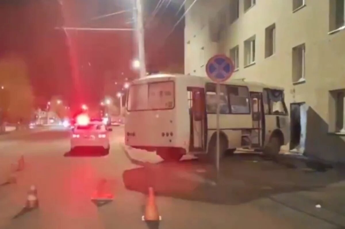    Из автобуса в больницу.