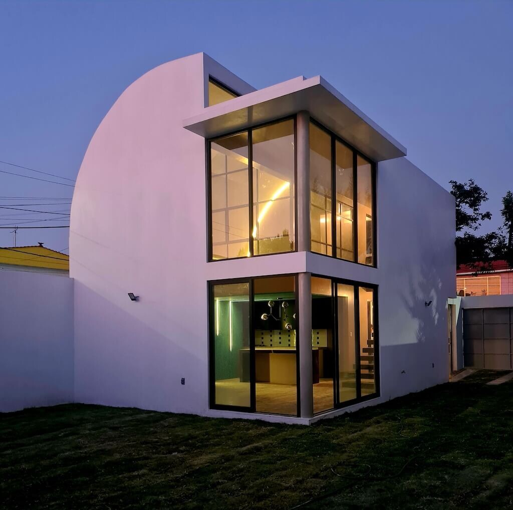 Источник изображения - https://amazingarchitecture.com/storage/files/4049/architecture-firm/racma-arquitectura/loft-aguacate/loft-aguacate-texcoco-racma-arquitectura-1.jpg