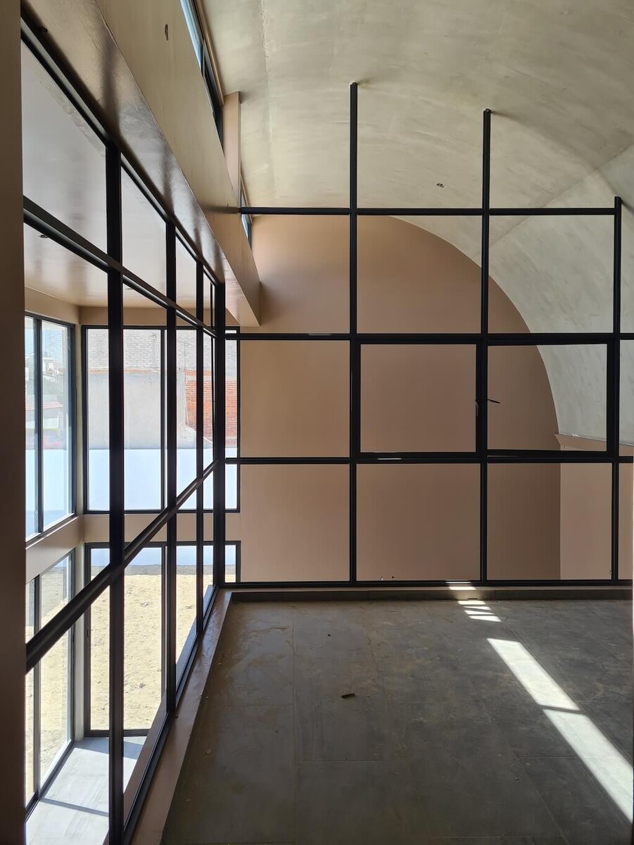 Источник изображения - https://amazingarchitecture.com/storage/files/4049/architecture-firm/racma-arquitectura/loft-aguacate/loft-aguacate-texcoco-racma-arquitectura-12.jpg