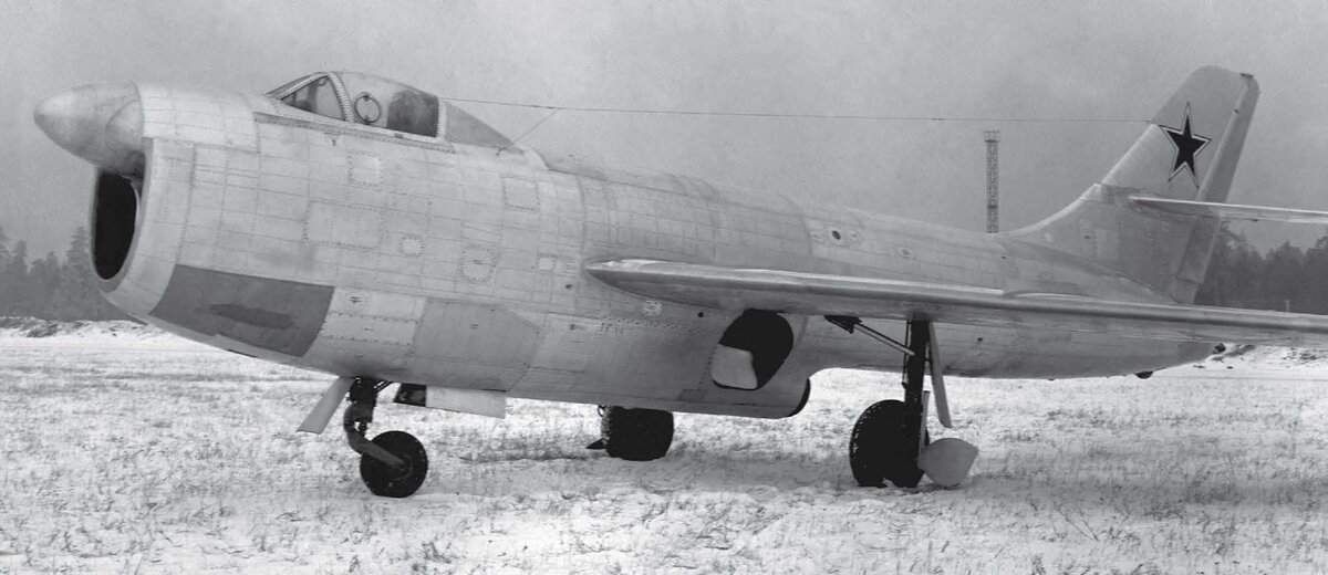 Опытный реактивный истребитель-перехватчик Су-15