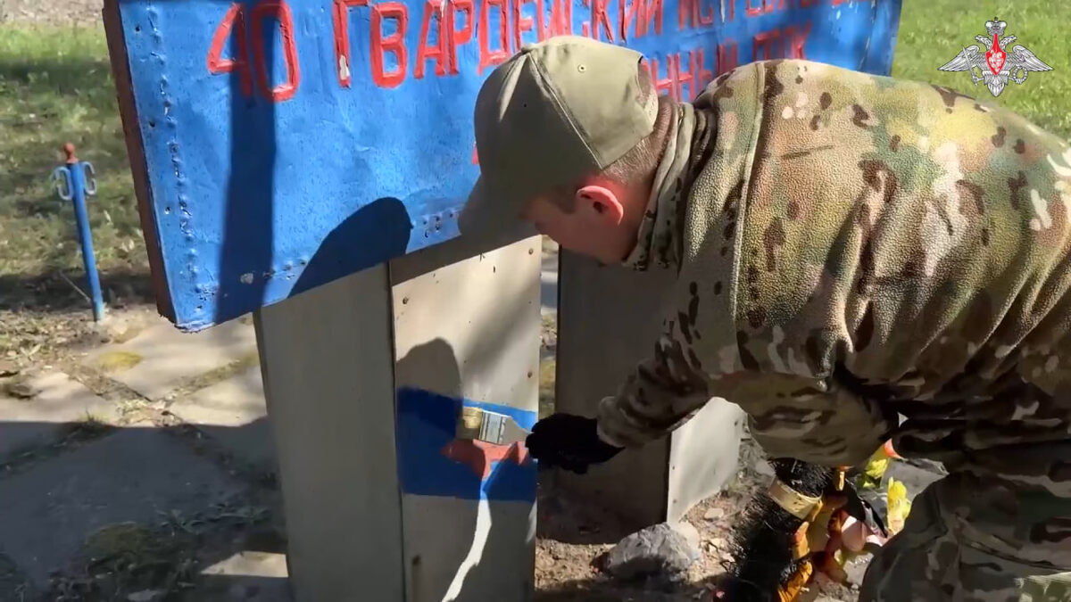    Морпехи восстановили памятник в Обоянском районе Курской области