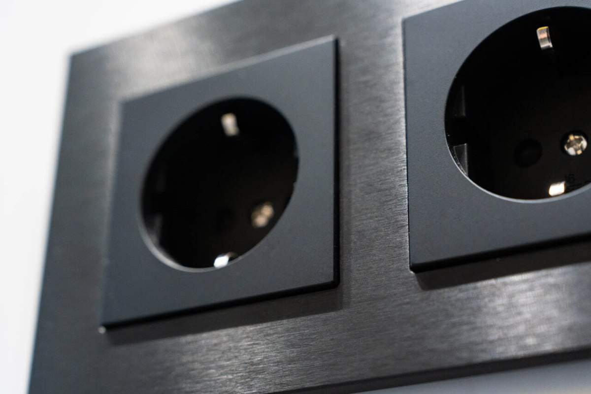 На фото: розетки от бренда Jasmart — производителя профессиональной низковольтной электротехники