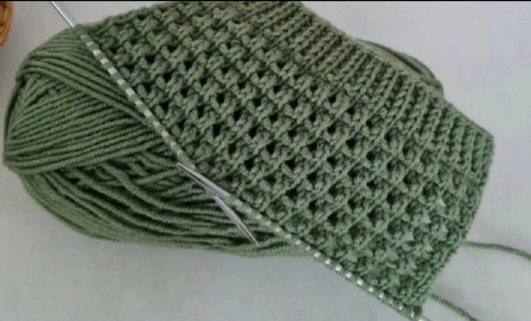 Раппорт узор 2 петли в ширину и 4 ряда в высоту. 