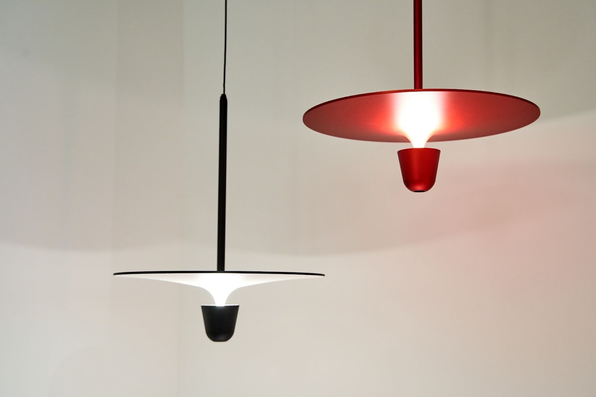 На фото: подвесные светильники от бренда SANTAN