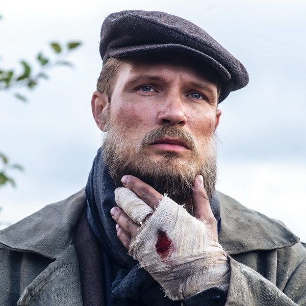     Кирилл Зайцев оказывается в пекле двух войн в трейлере сериала «Рослый»