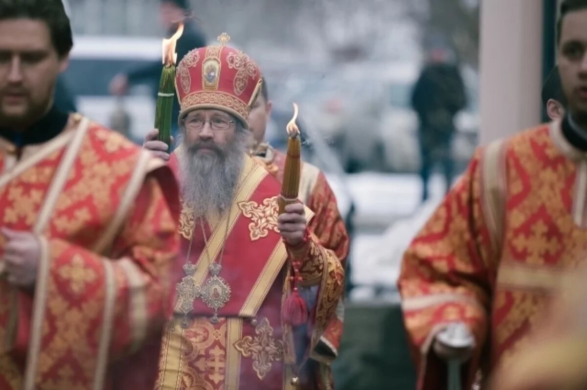    Томичи встретили благодатный огонь в стенах Богоявленского собора