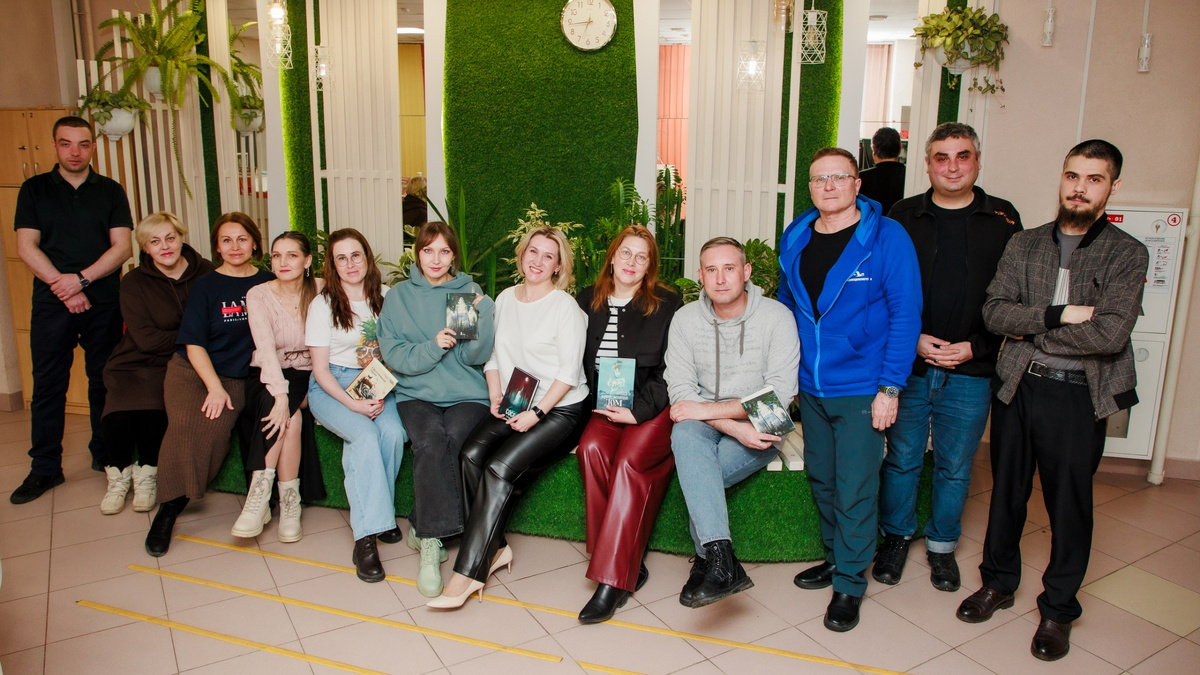 Участники сообщества книголюбов "Пошелестим"