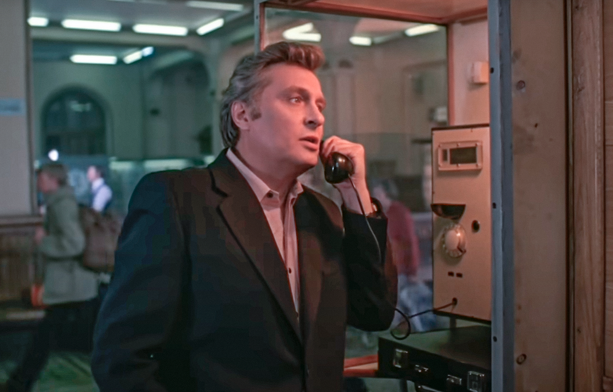 Кадр из фильма «Вокзал для двоих», снятый Шестым творческим объединением киностудии «Мосфильм», режиссёр Эльдар Рязанов, 1982 год