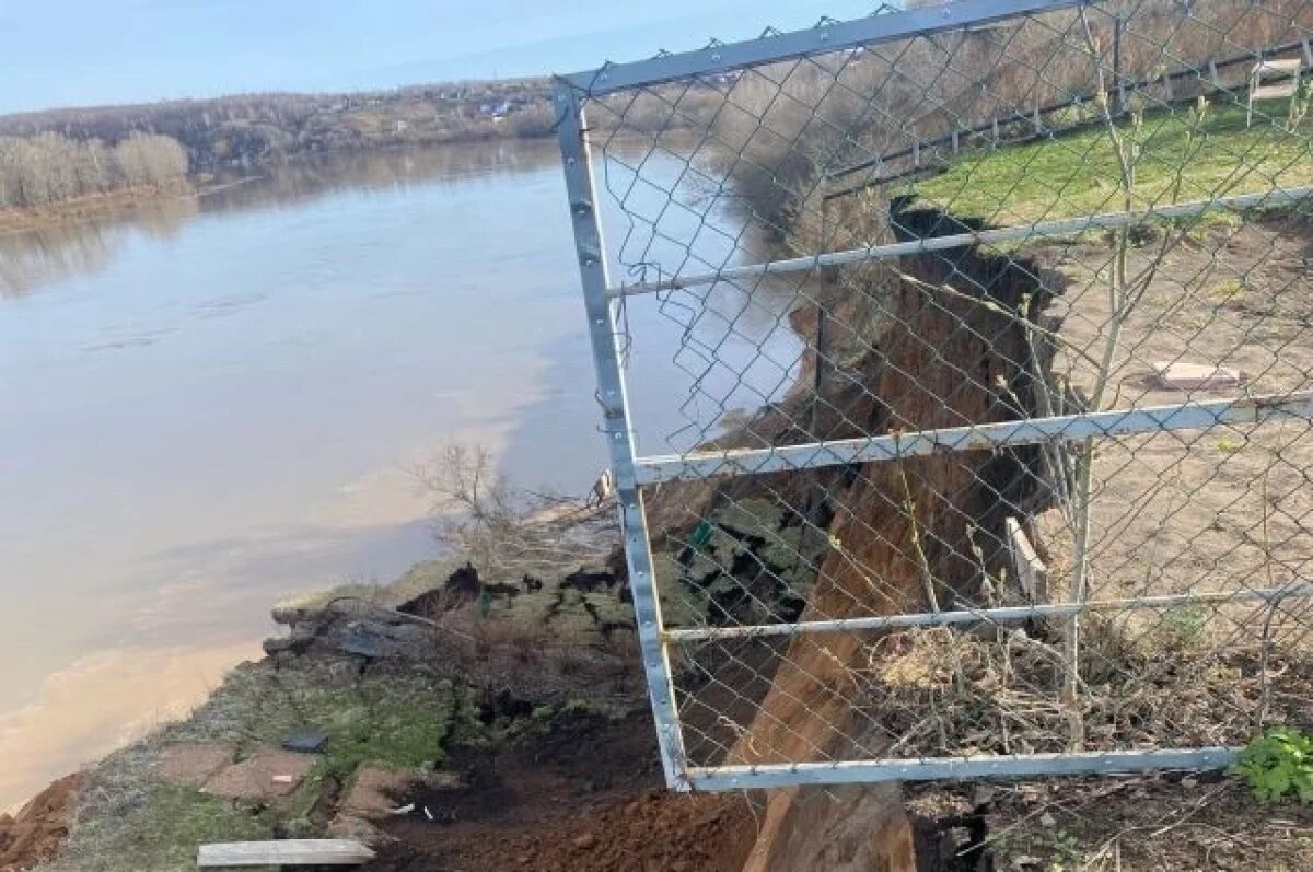    Сдвиньте реку.