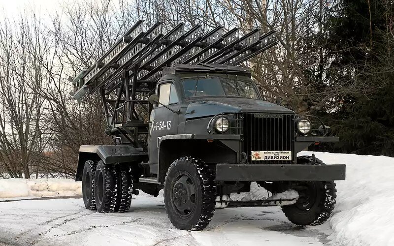    Красной Армии поставили около 114 тысяч Studebaker, ставших основой для легендарных «Катюш». Военные водители уважали их за надежность, динамику и хорошие тормоза.