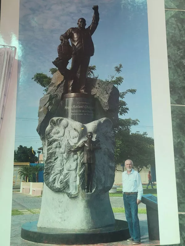 Памятник Чавесу