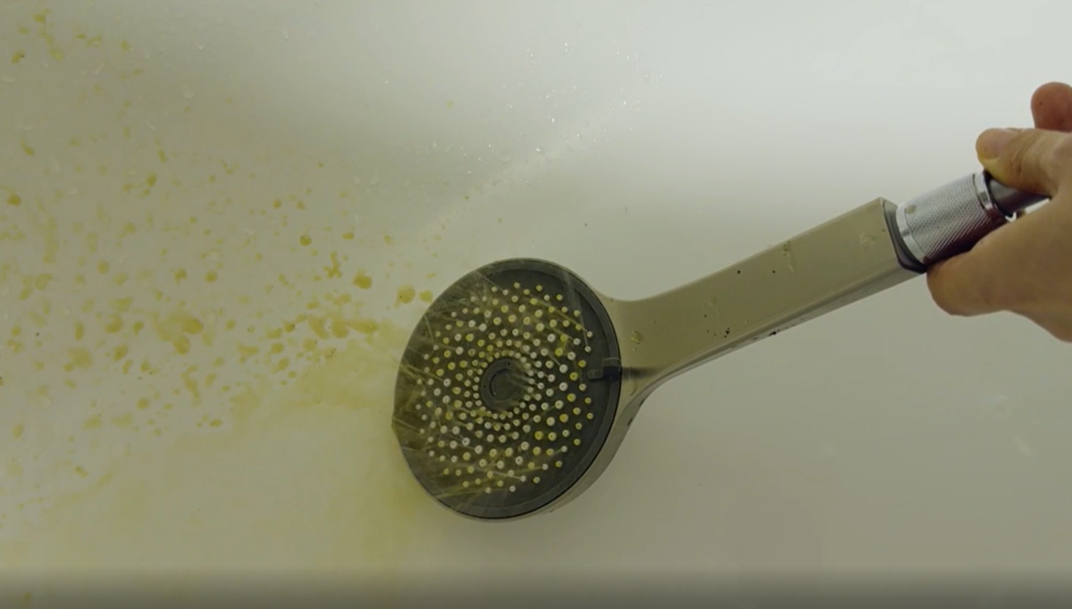 в нашей воде много железа и вот такая вода у нас переодически