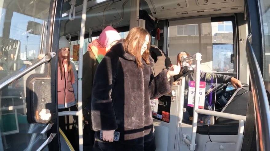 Школьники массово отказываются платить за проезд в общественном транспорте