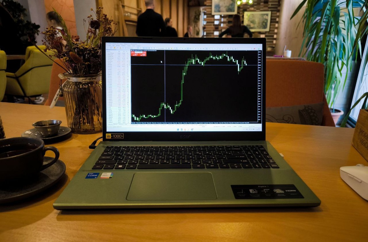 Роман Корнев - торгую криптой