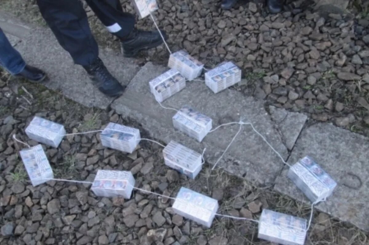    Псковские таможенники обнаружили сигареты, спрятанные в тайниках в вагоне